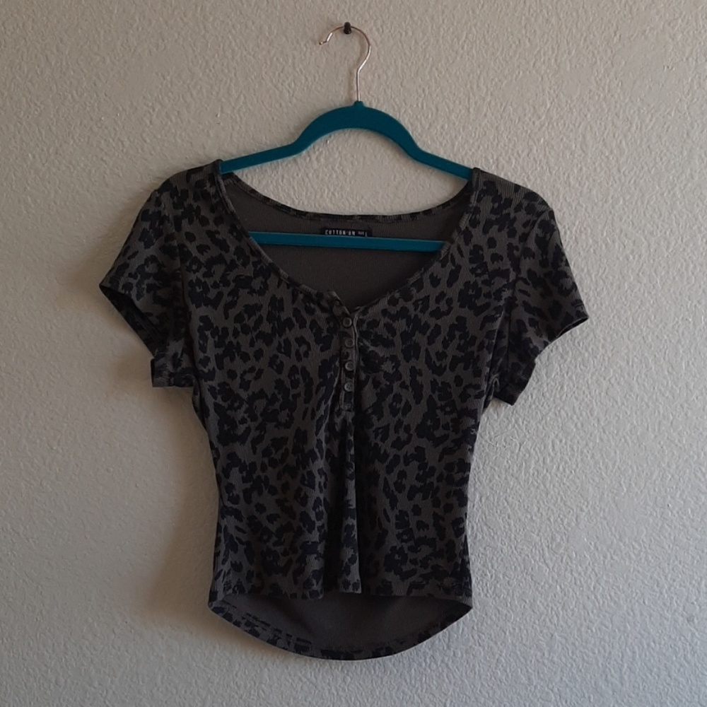 Leopard print green tee